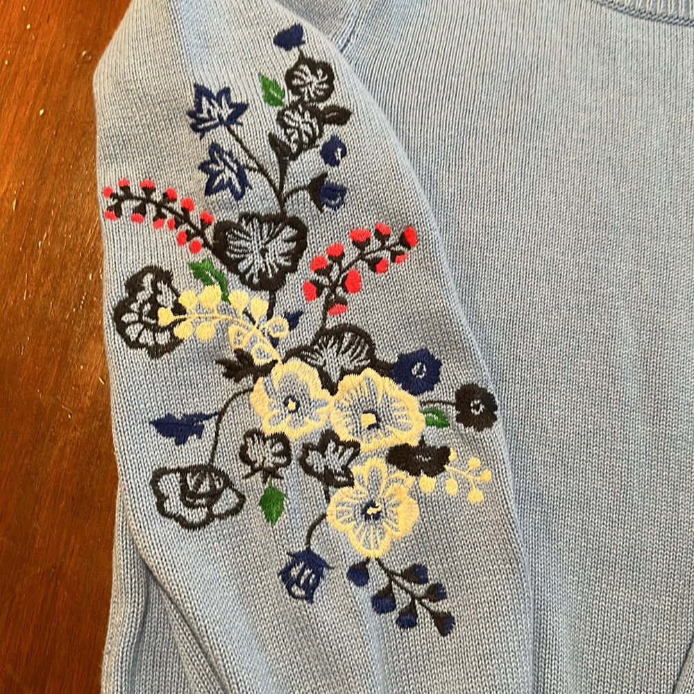 LOFT Knit Blue Sweater with embroidered Floral Detail on sleeves small - Picture 2 of 4